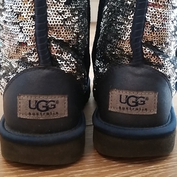 UGGs Short Sparkles in Blue - Picture 5 of 8